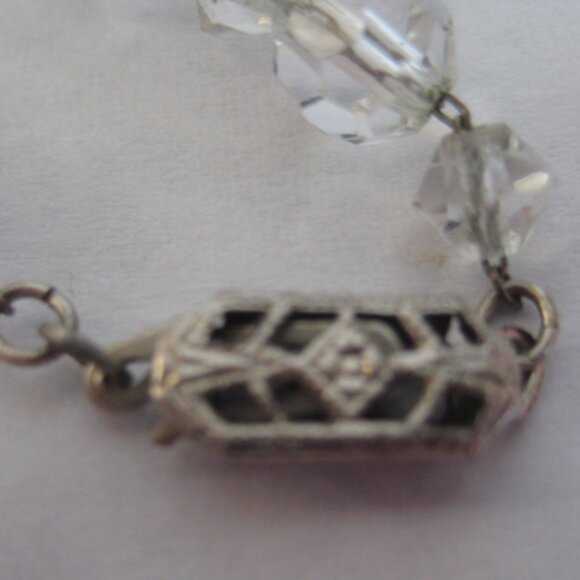 ESTATE CUT CRYSTAL BEAD NECKLACE ON METAL CHAIN 16" LONG - Picture 2 of 2